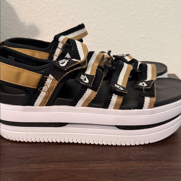 Nike Kids Black, Tan & White Striped Hook-and-Loop Sandals - Picture 3 of 5